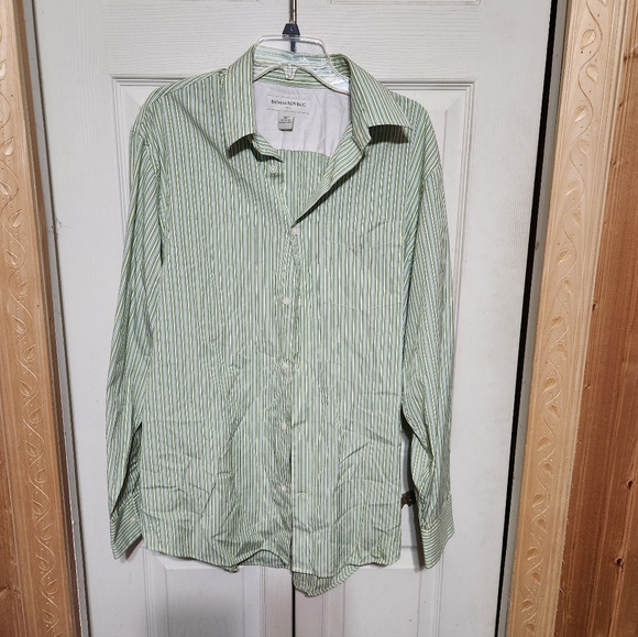 Banana Republic Men's Light Green Striped Shirt - Picture 3 of 15